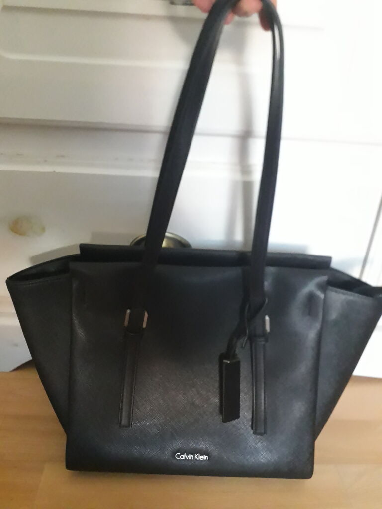 Sac à main Calvin Klein en cuir noir 